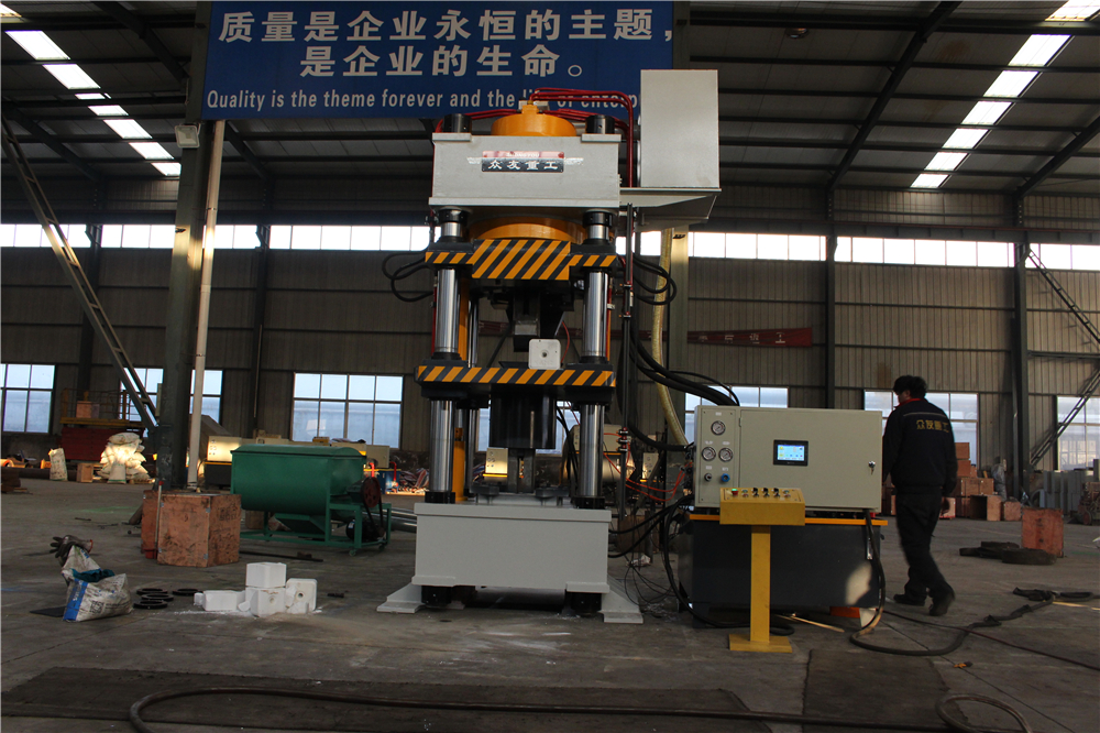 500噸牛羊(yang)舔磚(zhuan)液(ye)壓(ya)機 500T鹽磚機(ji)