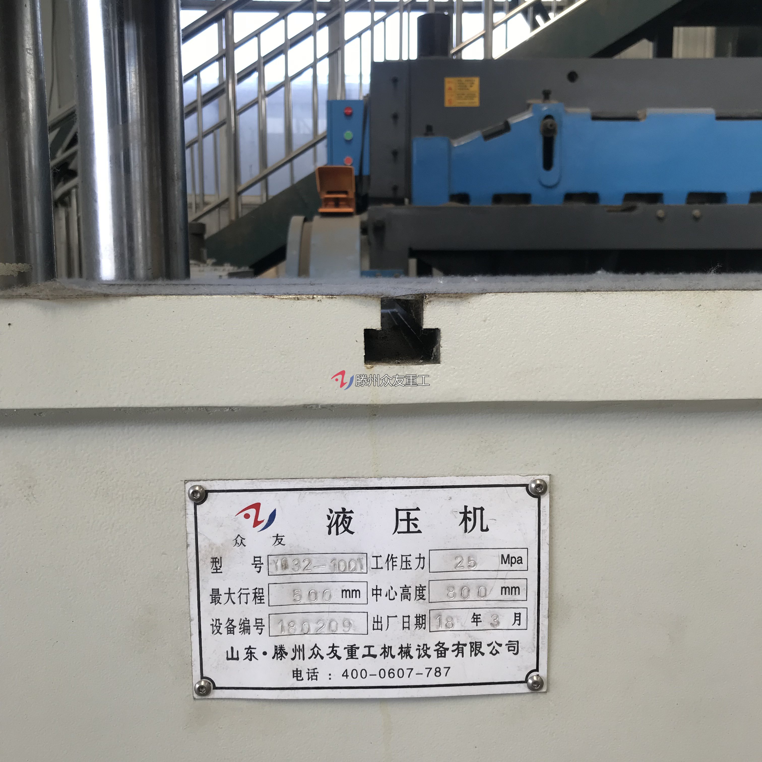 100噸(dun)四(si)柱(zhu)液(ye)壓(ya)機 100T拉(la)伸成(cheng)型(xing)油壓(ya)機