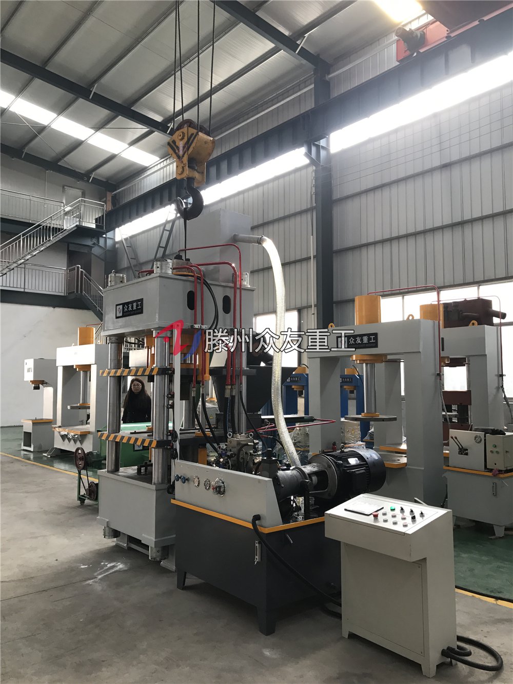 315噸牛羊舔磚機(ji) 315T鹽磚機(ji)_粉末(mo)成型(xing)液(ye)壓(ya)機(ji)