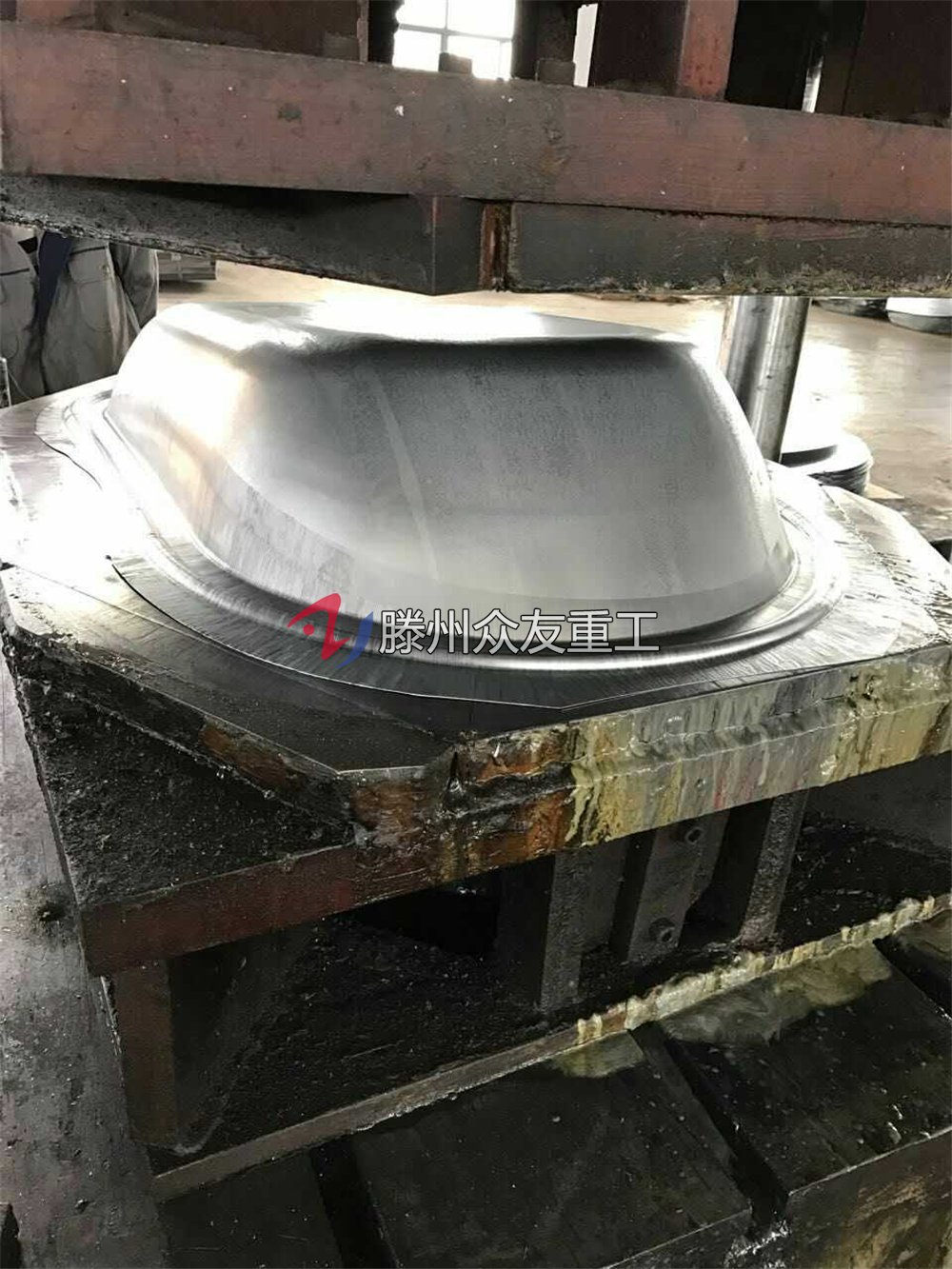 315噸灰(hui)鬭(dou)車(che)拉伸(shen)液壓機 315T金屬(shu)拉(la)伸(shen)油壓機(ji)