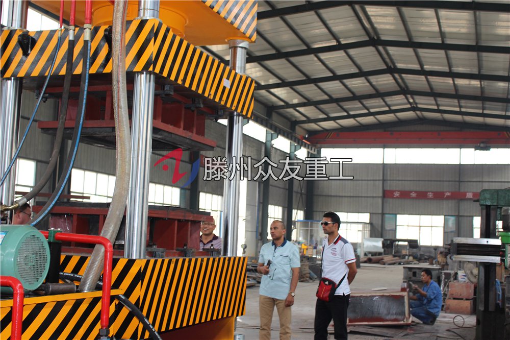 315噸(dun)灰鬭(dou)車拉伸(shen)液壓(ya)機(ji) 315T金屬(shu)拉(la)伸油壓機