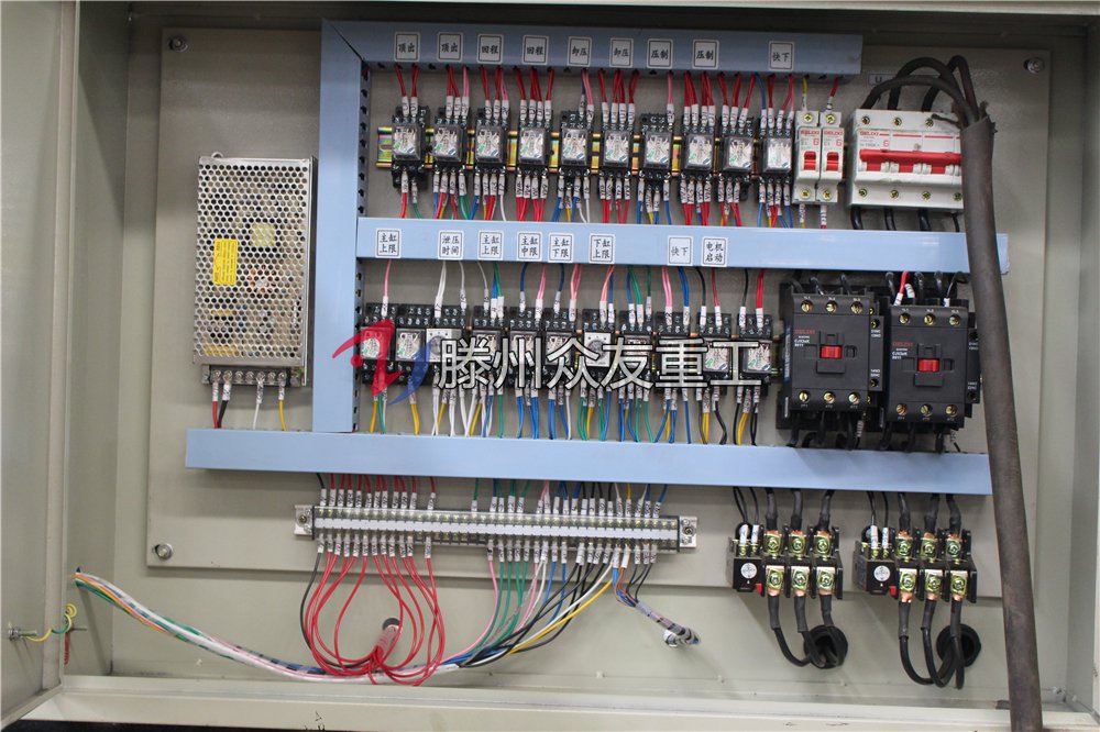 400噸三(san)樑四柱液(ye)壓機 400T拉伸成(cheng)型(xing)油(you)壓機