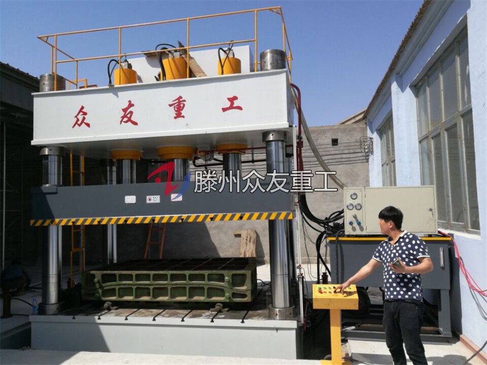 800噸汽(qi)車(che)門(men)成型四(si)柱(zhu)液壓機 800T金(jin)屬(shu)成型油壓機