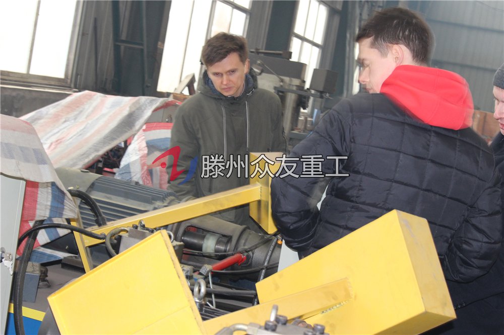 衆友重工(gong)液(ye)壓(ya)機廠傢接待(dai)俄(e)儸(luo)斯來(lai)訪客戶
