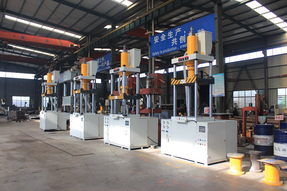 100噸(dun)液(ye)壓(ya)墊一(yi)體拉伸(shen)機(ji)