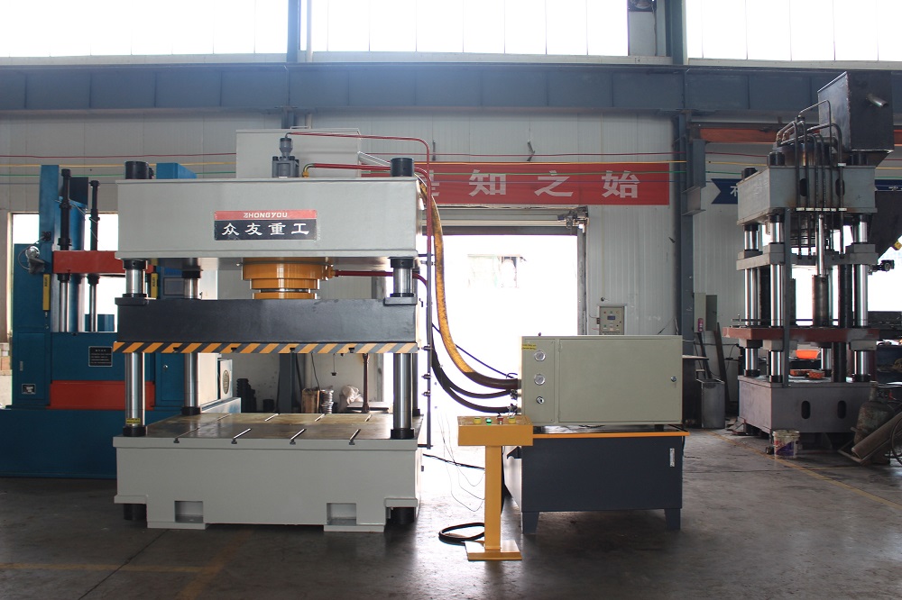 315噸(dun)大(da)檯麵液壓(ya)機(ji) 315T三(san)樑四柱(zhu)液壓(ya)機(ji)