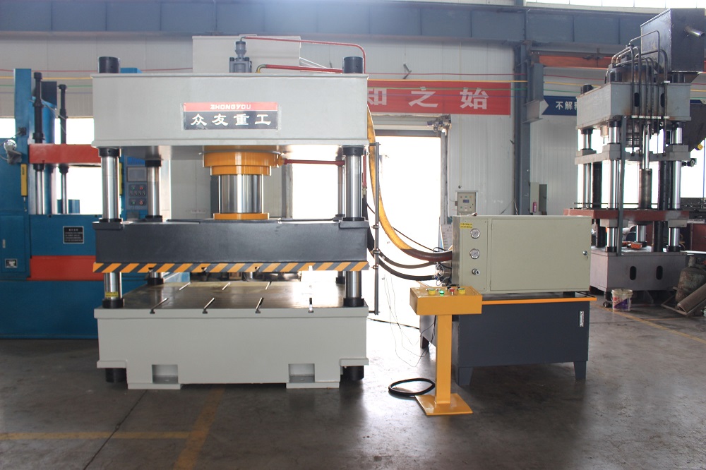 315噸大(da)檯(tai)麵液壓(ya)機 315T三樑(liang)四柱(zhu)液壓機