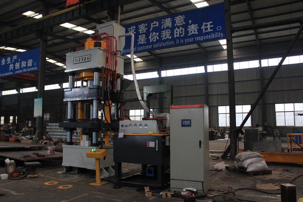 630噸牛羊(yang)舔(tian)磚(zhuan)液壓(ya)機(ji)_630T鹽(yan)磚機
