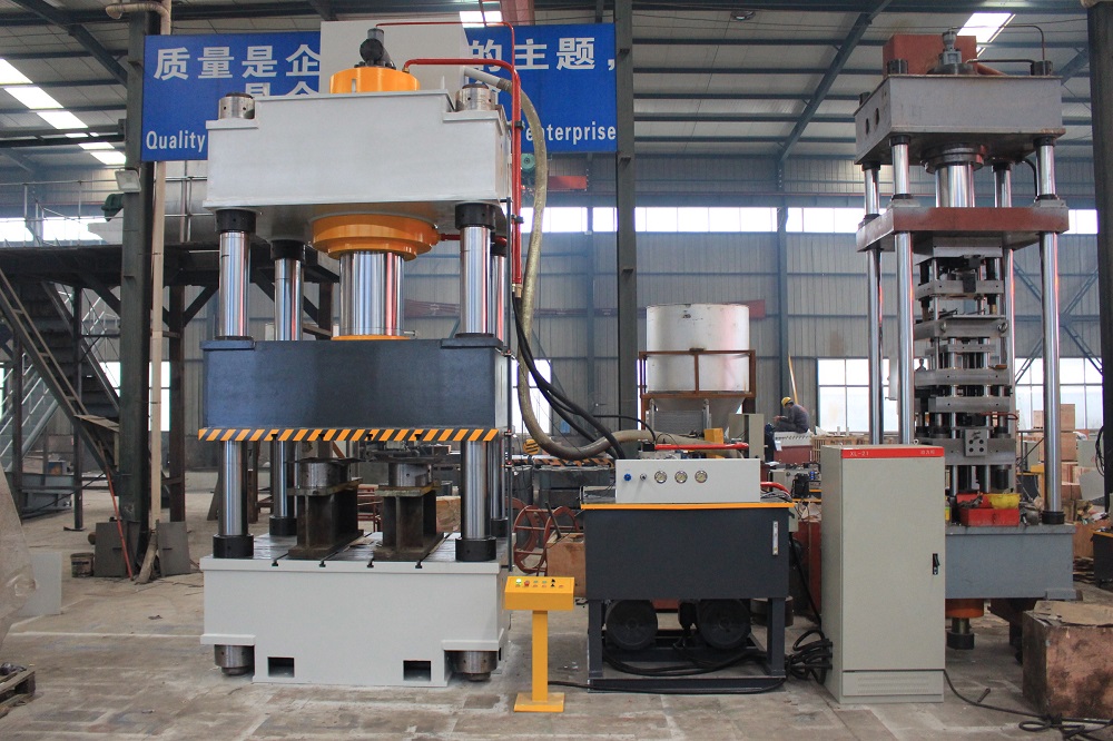 630噸(dun)四(si)柱(zhu)液壓機 630T金屬拉伸(shen)成型(xing)油壓(ya)機