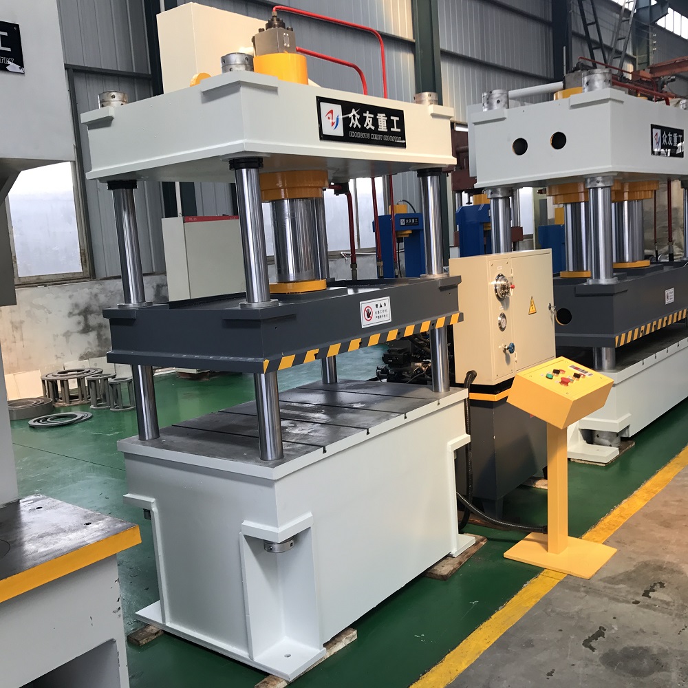 100噸三(san)樑四柱液壓(ya)機(ji) 100T常(chang)槼鑄(zhu)鋼件油壓(ya)機(ji)