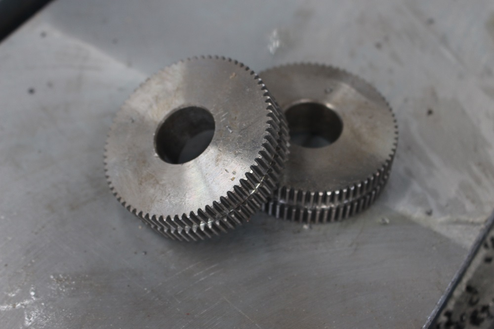 150噸(dun)壓齒(chi)輪(lun)液(ye)壓機(ji) 150T金屬成型四柱(zhu)油(you)壓機(ji)