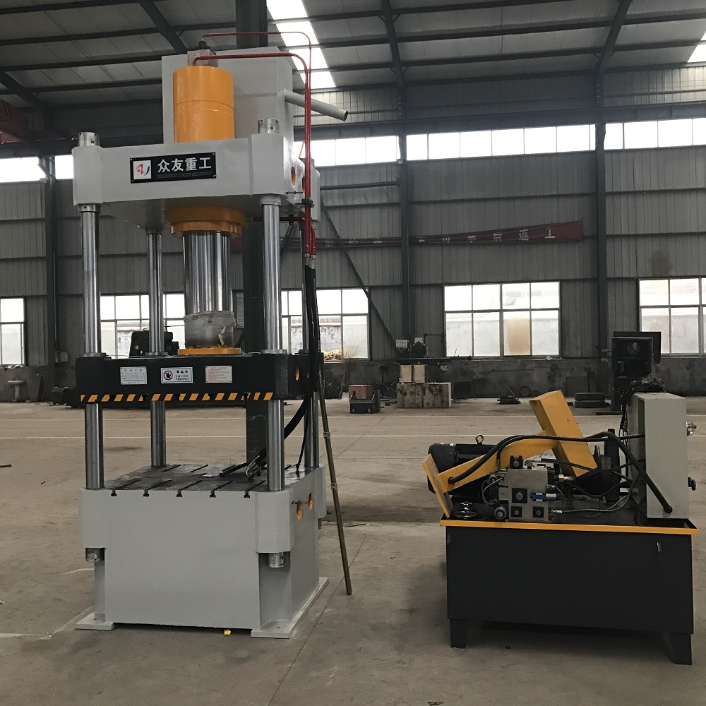 160噸鑄鋼(gang)件液壓(ya)機 160T三(san)樑四柱油(you)壓(ya)機