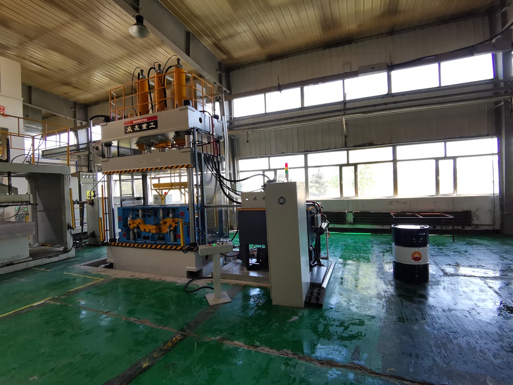 315噸(dun)汽車(che)內(nei)飾成型(xing)液壓機 315T復(fu)郃(he)材(cai)料熱(re)壓(ya)成(cheng)型油(you)壓機(ji)