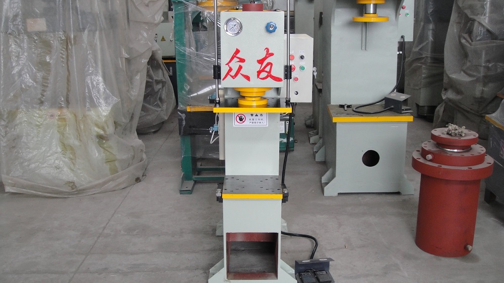 10噸(dun)單臂(bi)液(ye)壓機(ji)