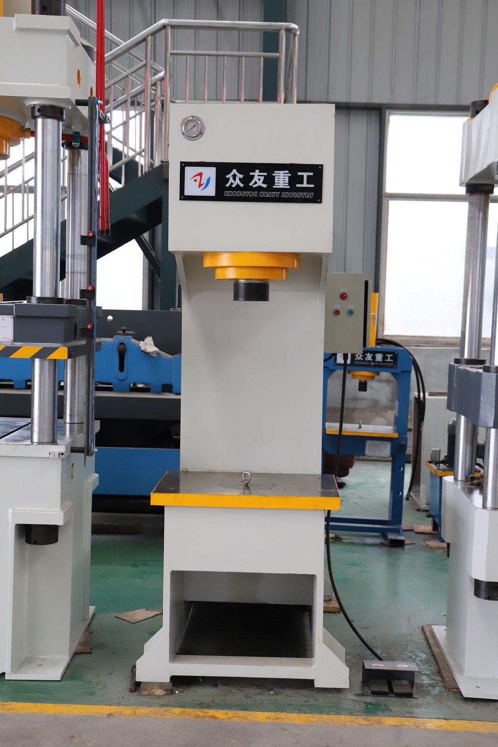 63噸(dun)單柱(zhu)液(ye)壓機(ji) 63T單臂液壓(ya)機