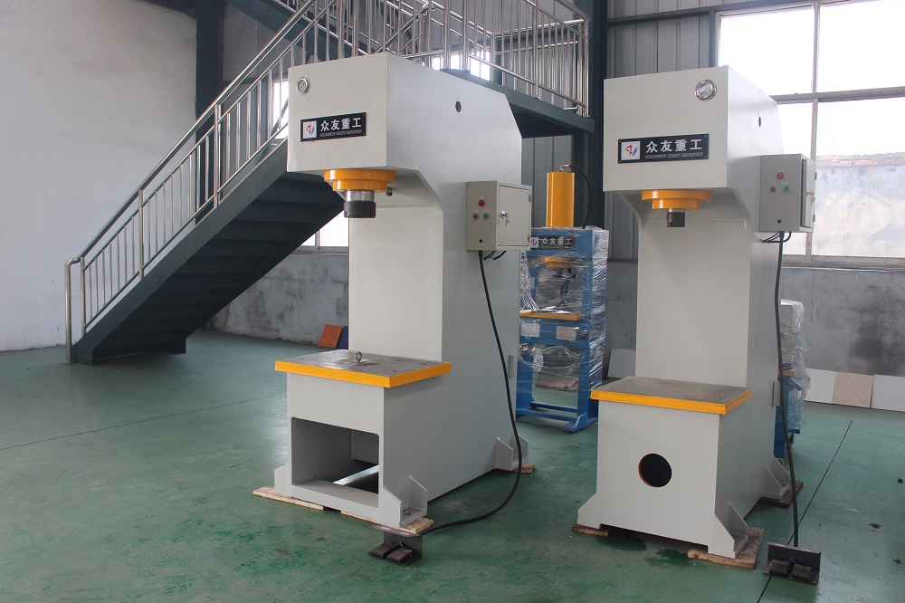 100噸(dun)單(dan)臂(bi)液壓機 100T單柱油壓機