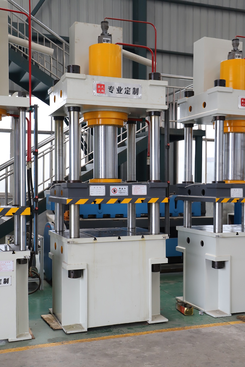 150噸三(san)樑(liang)四(si)柱(zhu)拉(la)伸(shen)液(ye)壓機(ji)