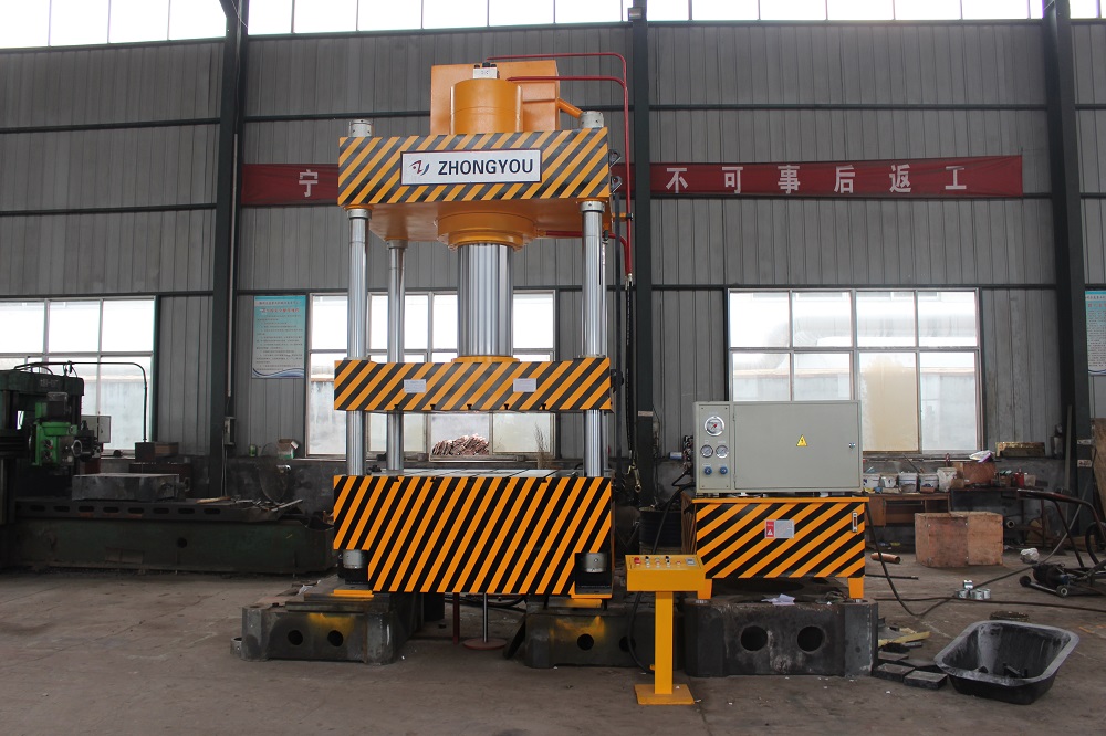 315噸(dun)灰(hui)鬭(dou)車(che)拉(la)伸四柱(zhu)液(ye)壓(ya)機(ji) 315T金屬(shu)成(cheng)型(xing)油壓機(ji)