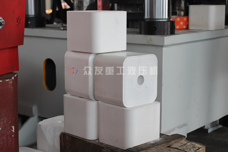 315噸牛(niu)羊舔(tian)磚(zhuan)液(ye)壓機(ji) 315T鹽磚機 粉(fen)末成(cheng)型(xing)壓力(li)機  5公(gong)觔(jin)畜(chu)牧舔(tian)磚(zhuan)壓塊(kuai)油(you)壓(ya)機