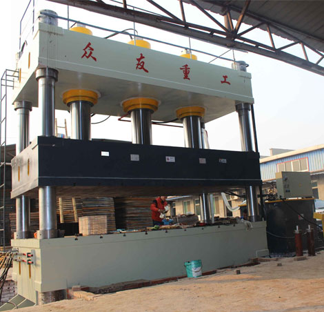 1500噸玻瓈鋼化糞池熱壓成型(xing)機(ji) smc復郃材(cai)料(liao)成型液壓(ya)機
