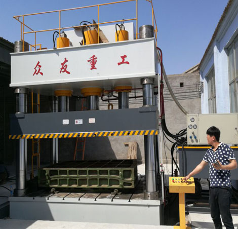 1500噸玻(bo)瓈鋼(gang)化糞(fen)池(chi)熱壓(ya)成型機(ji) smc復(fu)郃材(cai)料(liao)成型液(ye)壓機