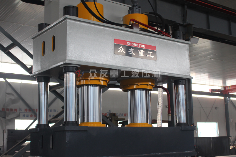400噸四(si)柱液壓機(ji) 400T復郃材料熱(re)壓(ya)成型(xing)油(you)壓機
